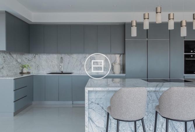 THE DEAL: Upgraded Penthouse & Panoramic Skyline — photo 3