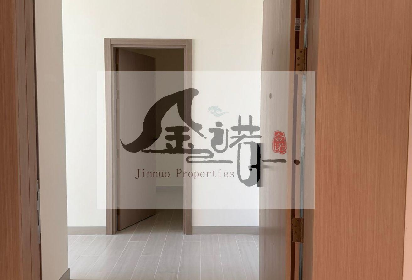 One bedroom + study | private jacuzzi | open view photo 2