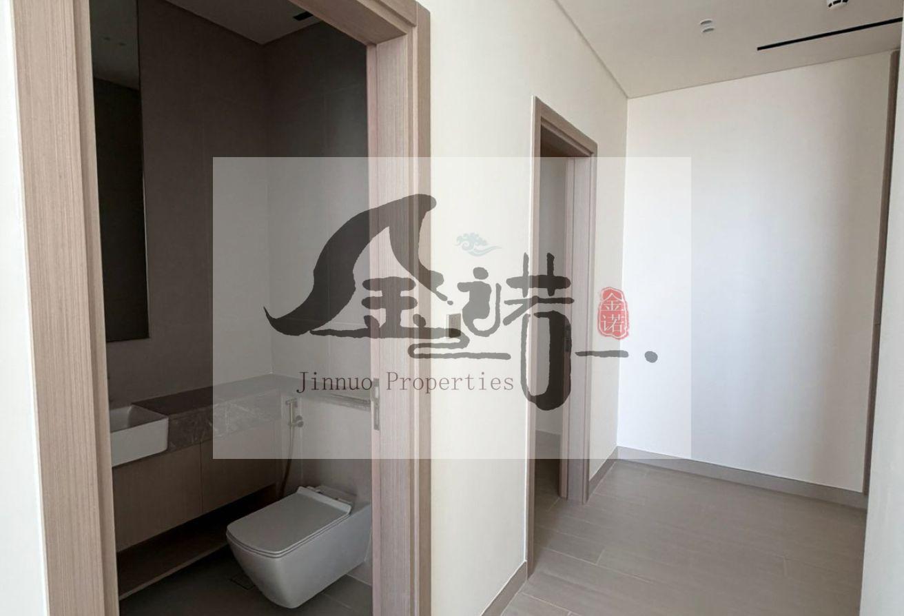 One bedroom + study | private jacuzzi | open view photo 10