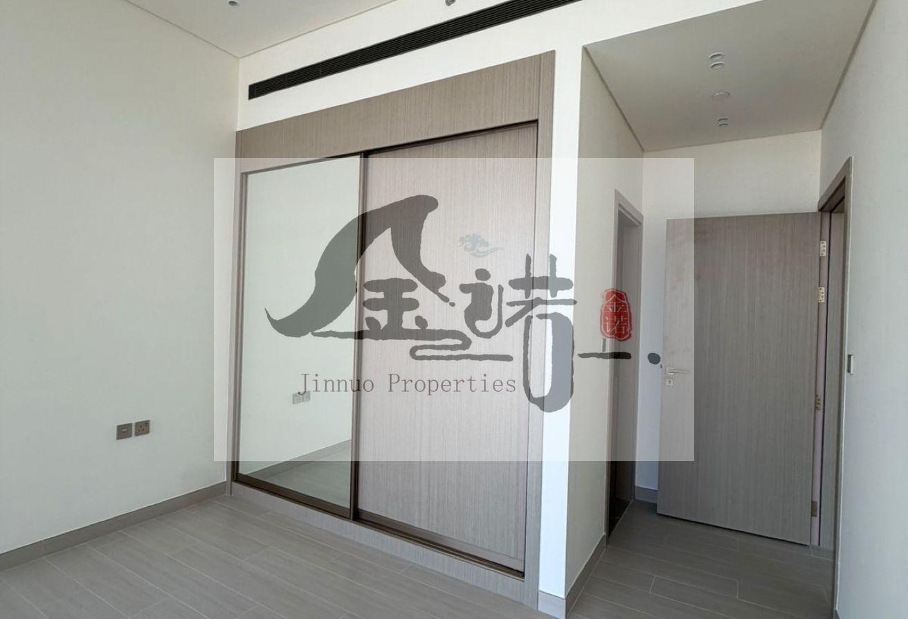 One bedroom + study | private jacuzzi | open view photo 3