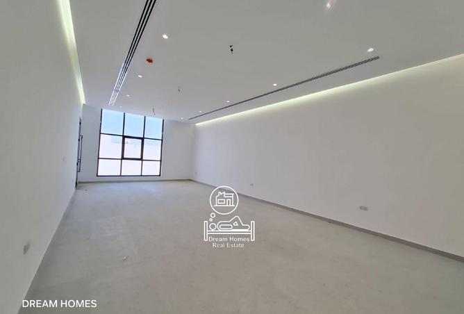 82790828 - Property Image 3