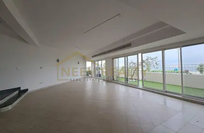 Villa - 4 Bedrooms - 4 Bathrooms for rent in Jumeirah 1 - Jumeirah - Dubai