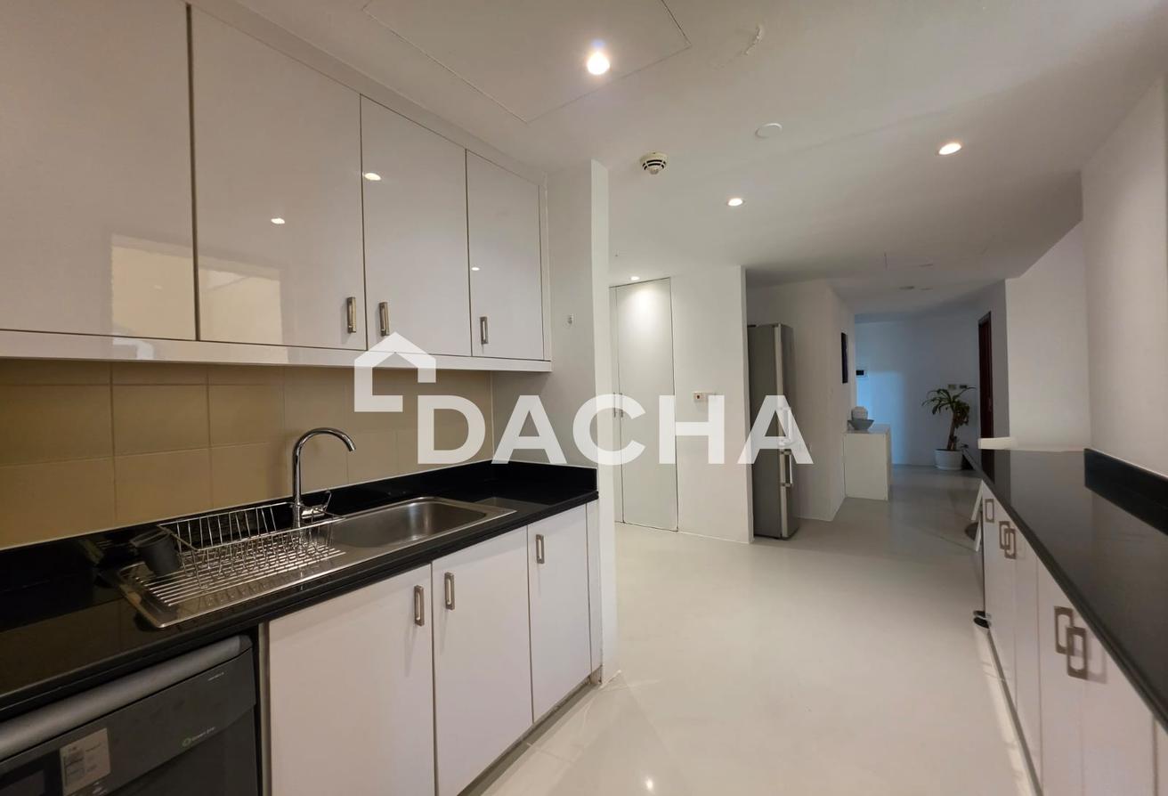 Low Floor | Upgraded | Fully Furnished | Vacant photo 10