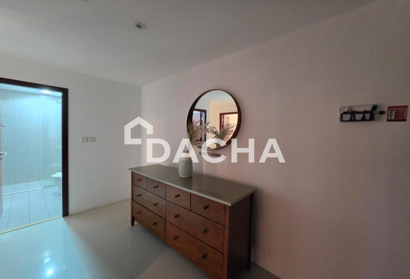 Low Floor | Upgraded | Fully Furnished | Vacant photo 13
