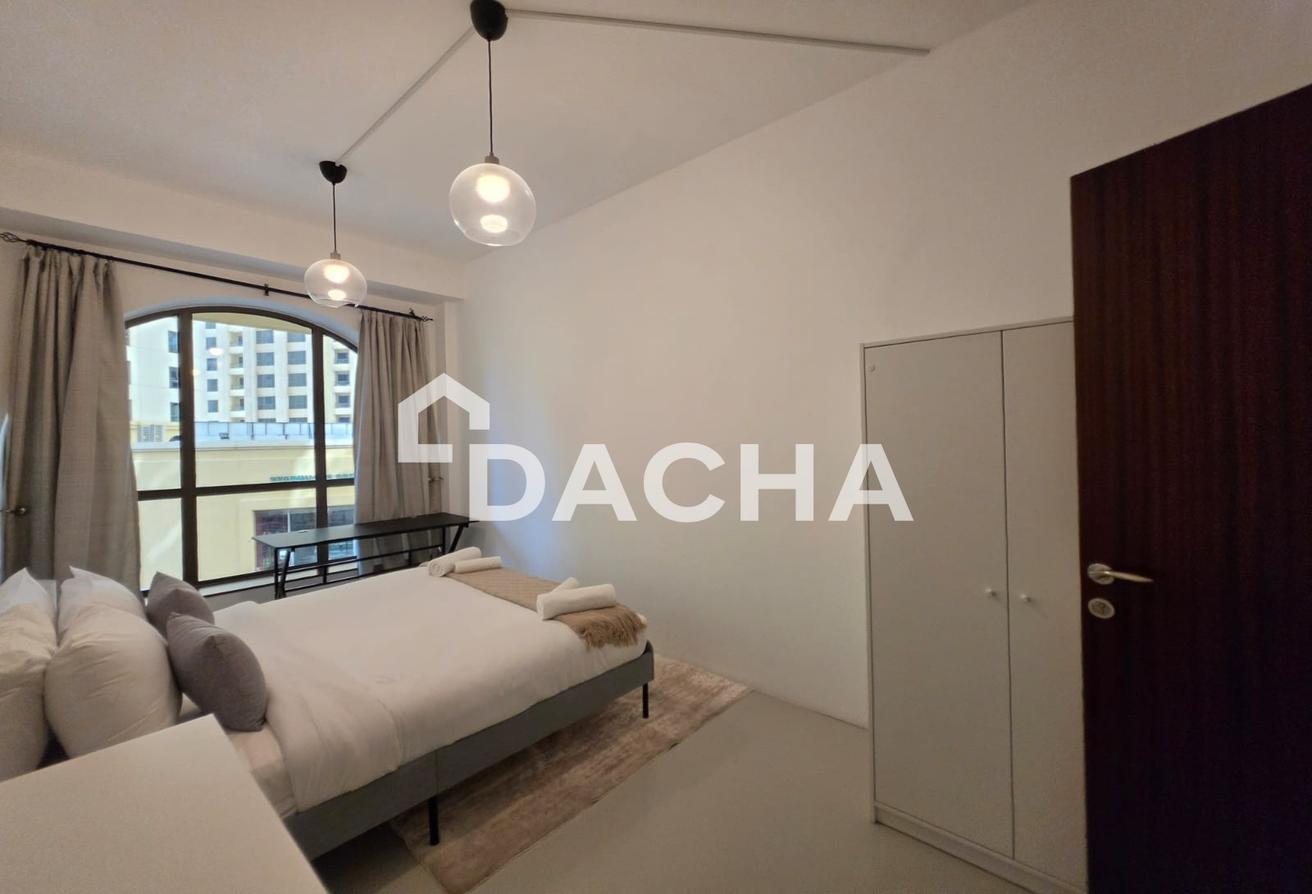 Low Floor | Upgraded | Fully Furnished | Vacant photo 7