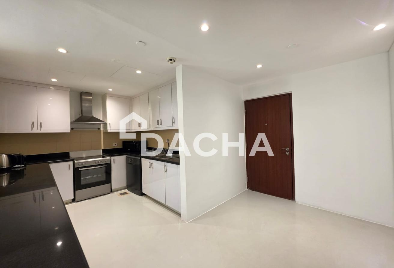 Low Floor | Upgraded | Fully Furnished | Vacant photo 9