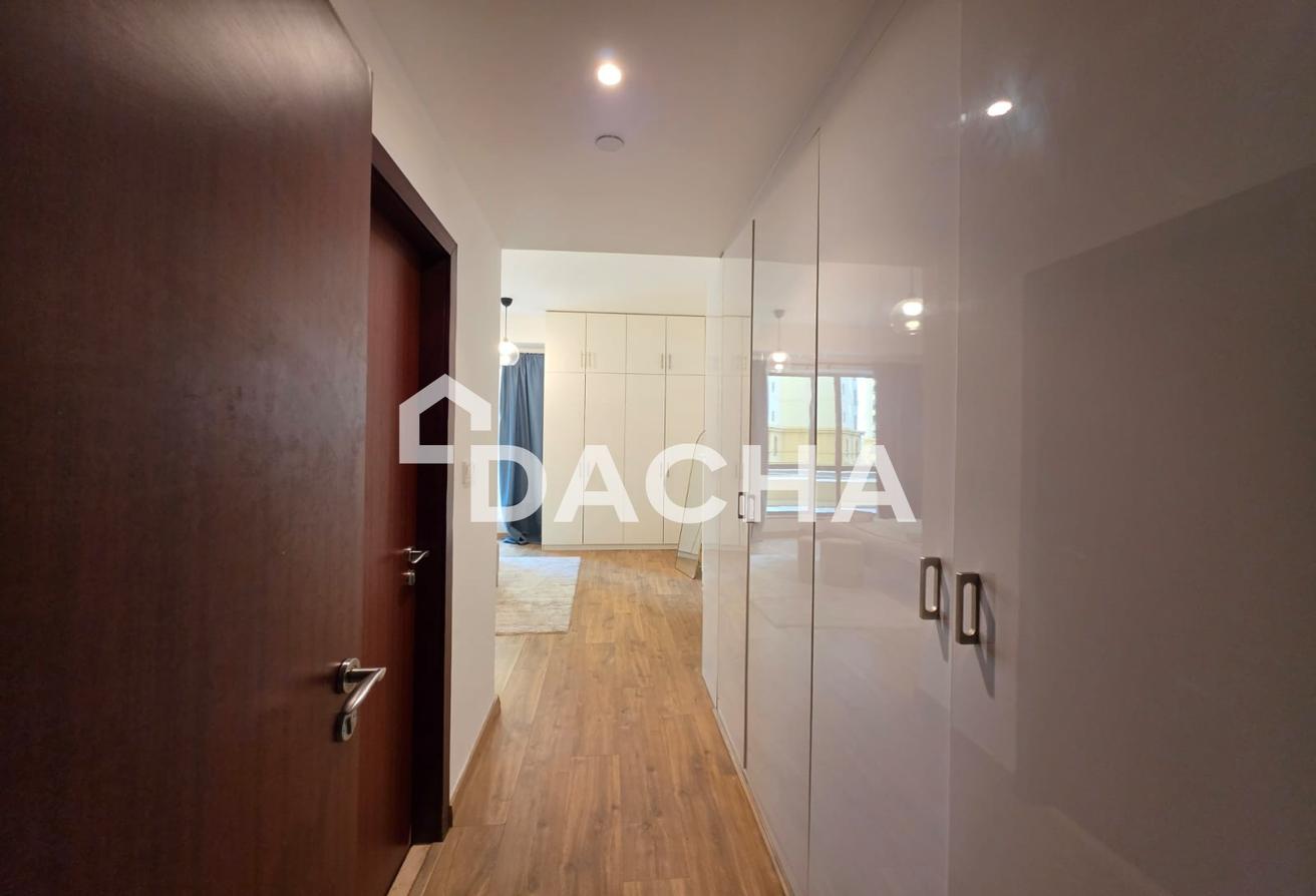 Low Floor | Upgraded | Fully Furnished | Vacant photo 12