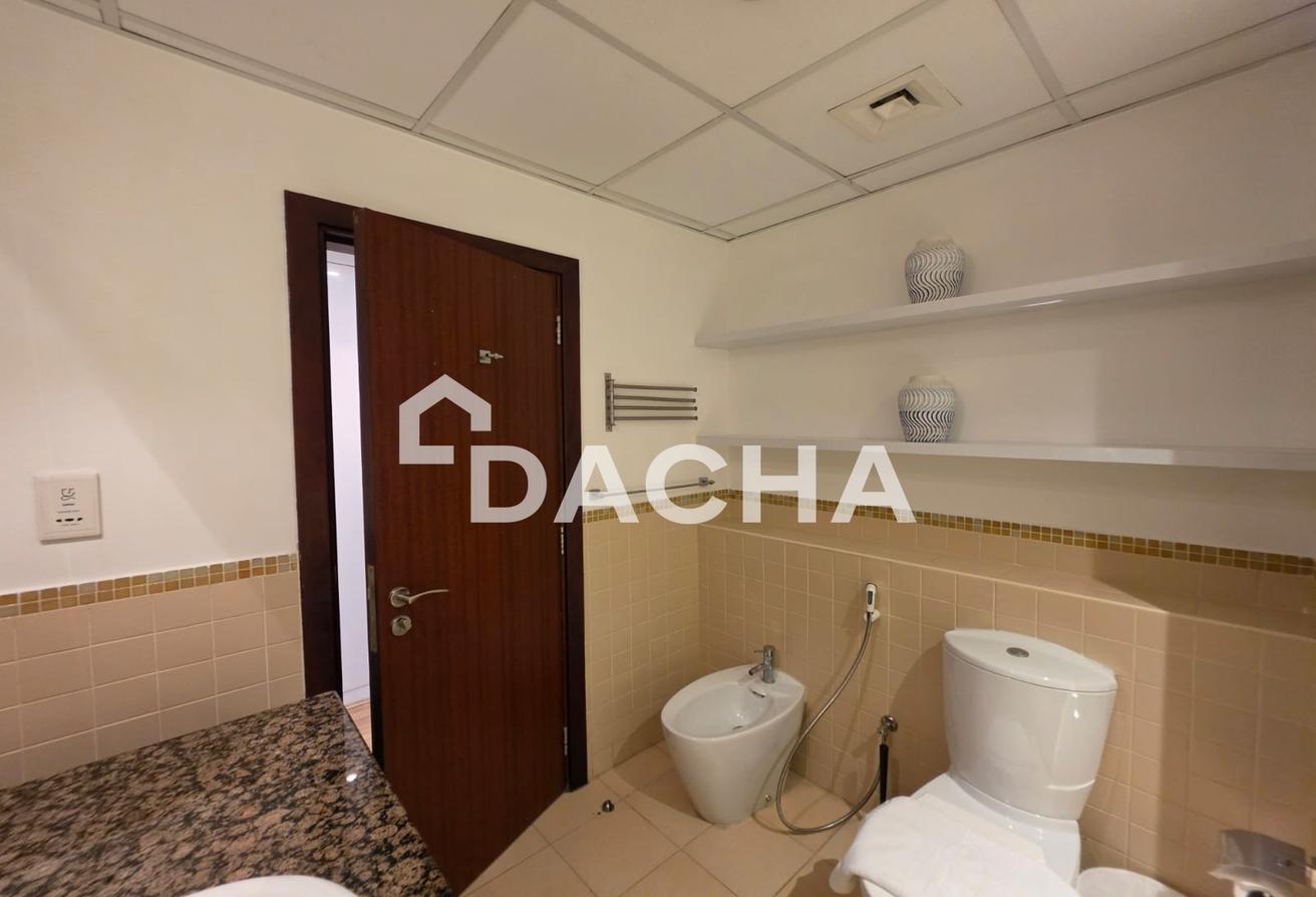 Low Floor | Upgraded | Fully Furnished | Vacant photo 16