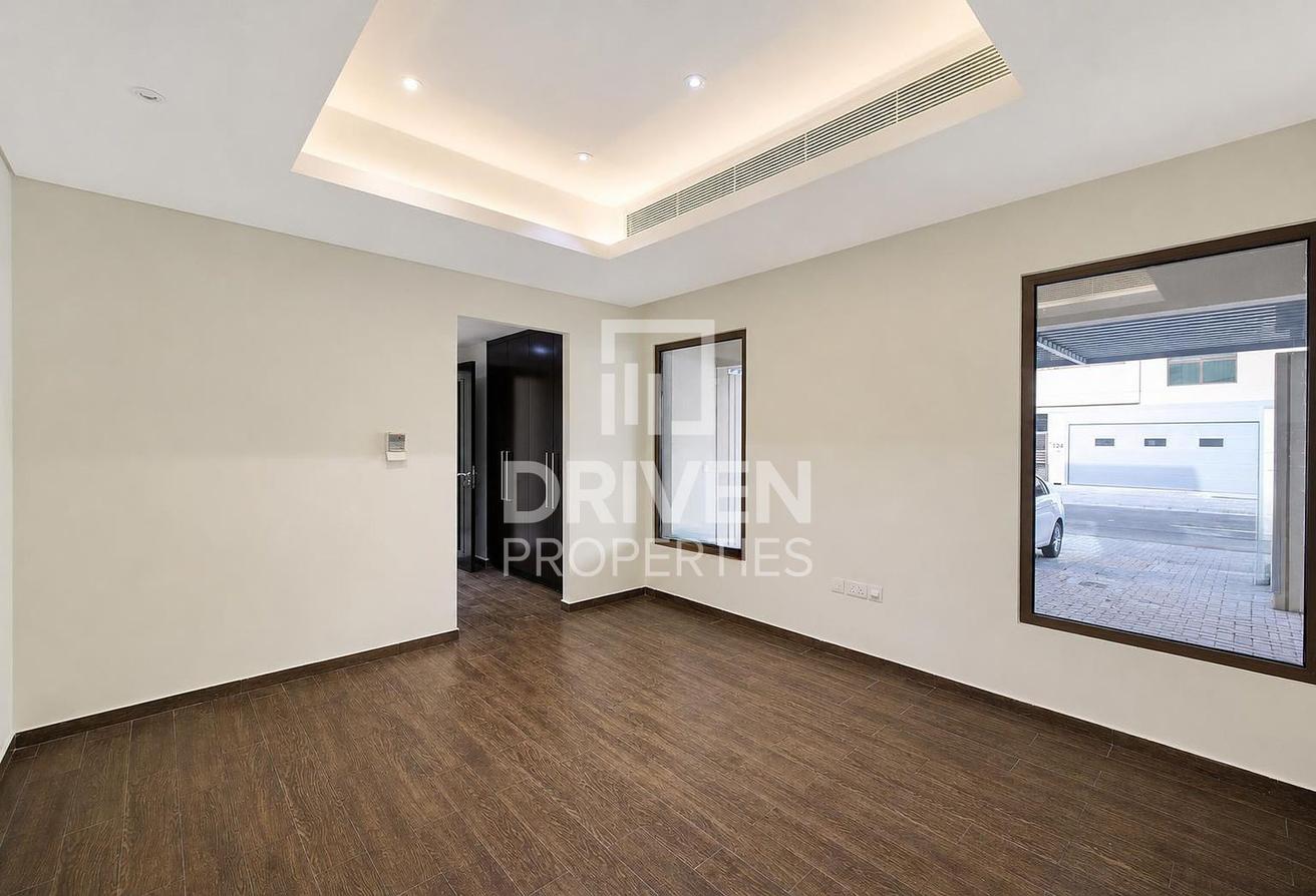 Vastu | Well Maintained | Spacious Layout photo 11
