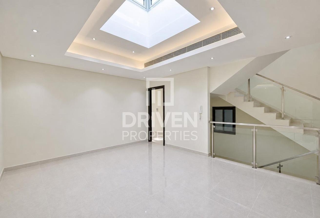 Vastu | Well Maintained | Spacious Layout photo 5