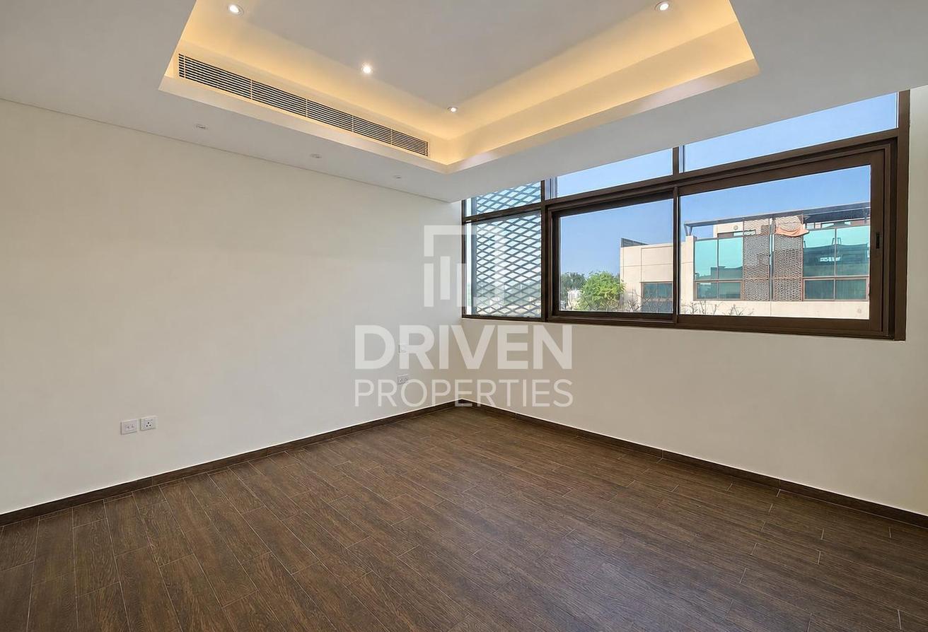 Vastu | Well Maintained | Spacious Layout photo 17