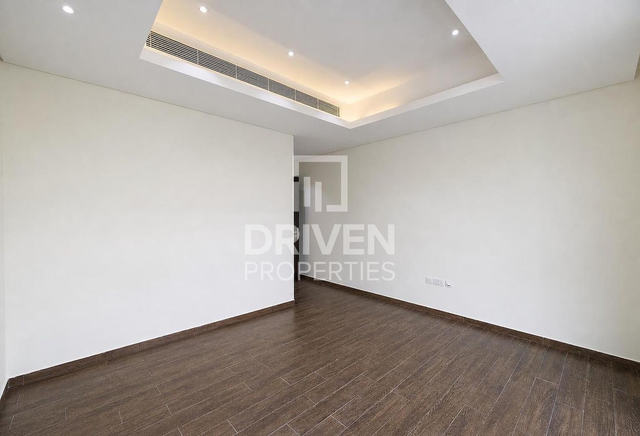 Vastu | Well Maintained | Spacious Layout photo 9