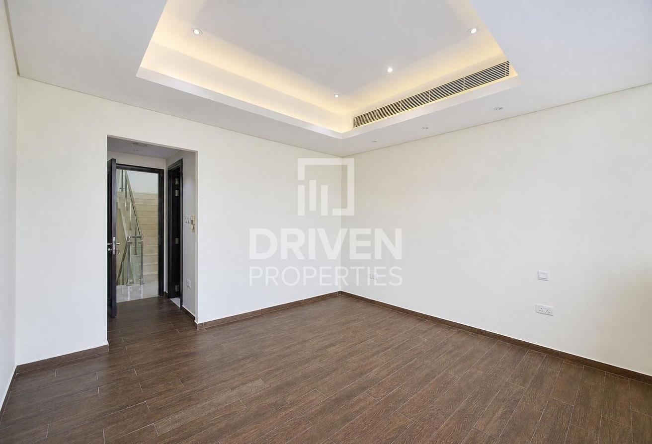 Vastu | Well Maintained | Spacious Layout photo 8