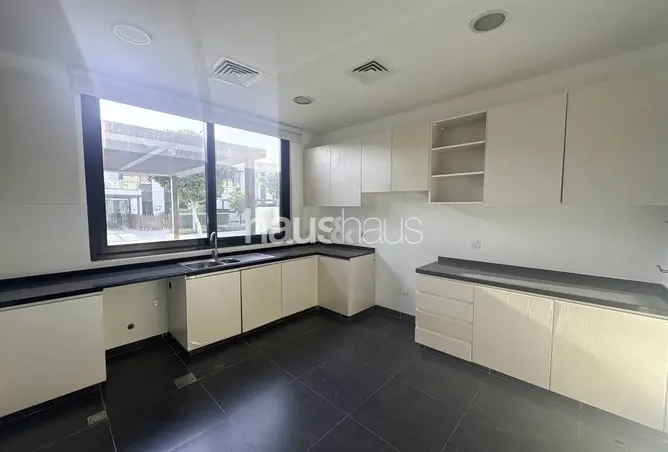 156916795 - Property Image 3