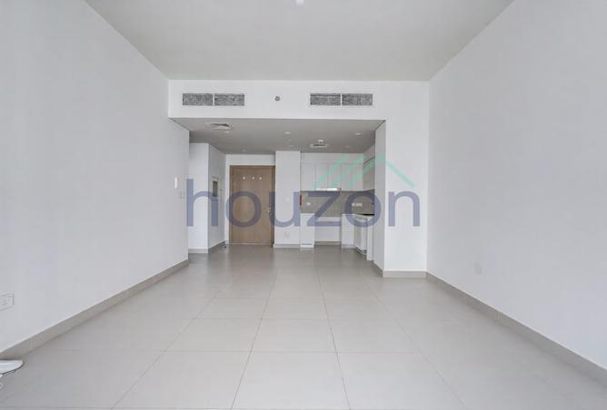 Bright + Spacious 1BR | Park View | Balcony photo 3