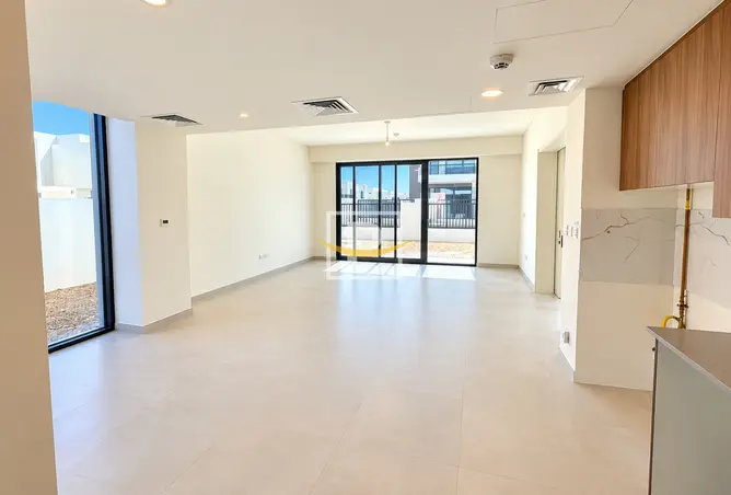 156003039 - Property Image 3