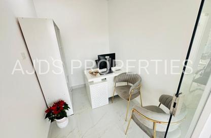 Office Space - Studio - 1 Bathroom for rent in Reem Residency - Al Karama - Dubai