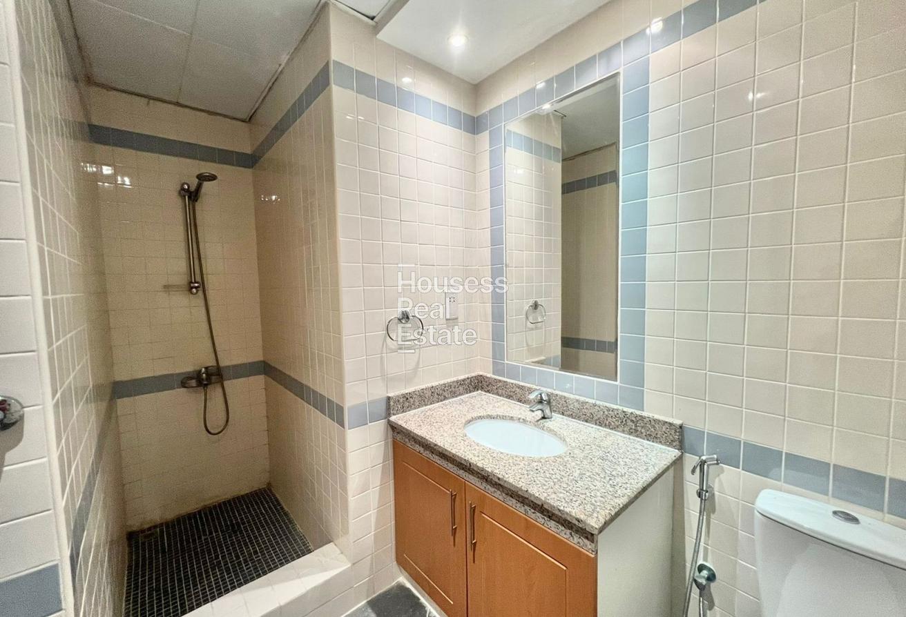 Chiller Free | Next To Metro | Well Maintained photo 10