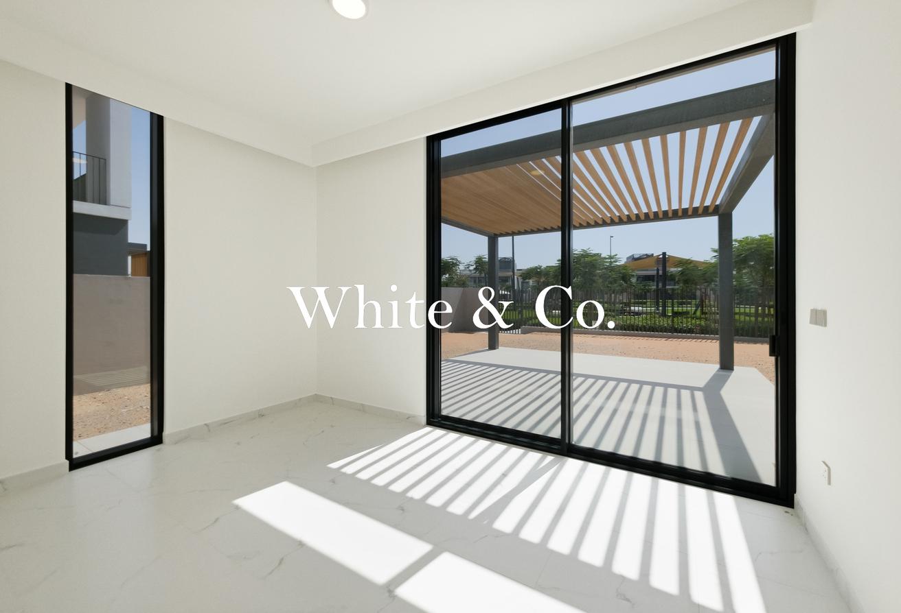 Available Now | 5 Bedrooms | Corner Unit photo 6