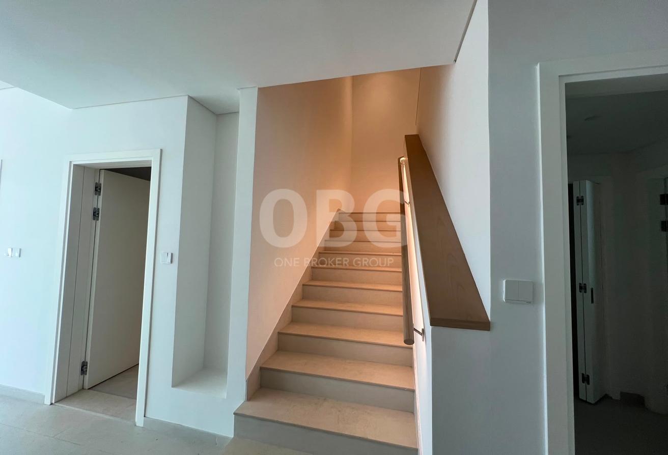 Single Row | Corner Unit | Easy Access To Entrance photo 5