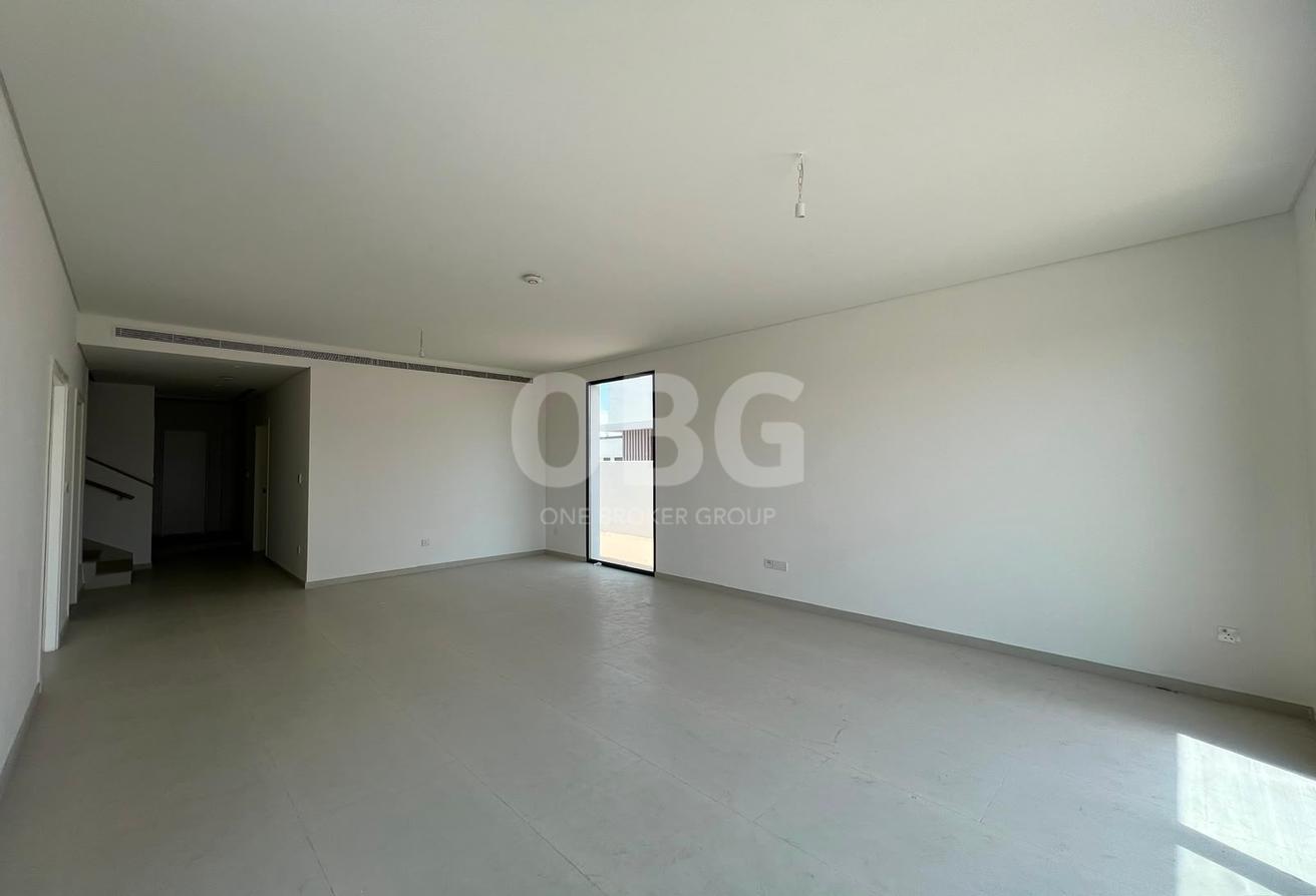 Single Row | Corner Unit | Easy Access To Entrance photo 4