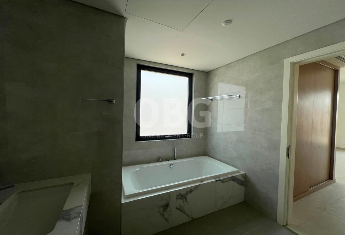 Single Row | Corner Unit | Easy Access To Entrance photo 20