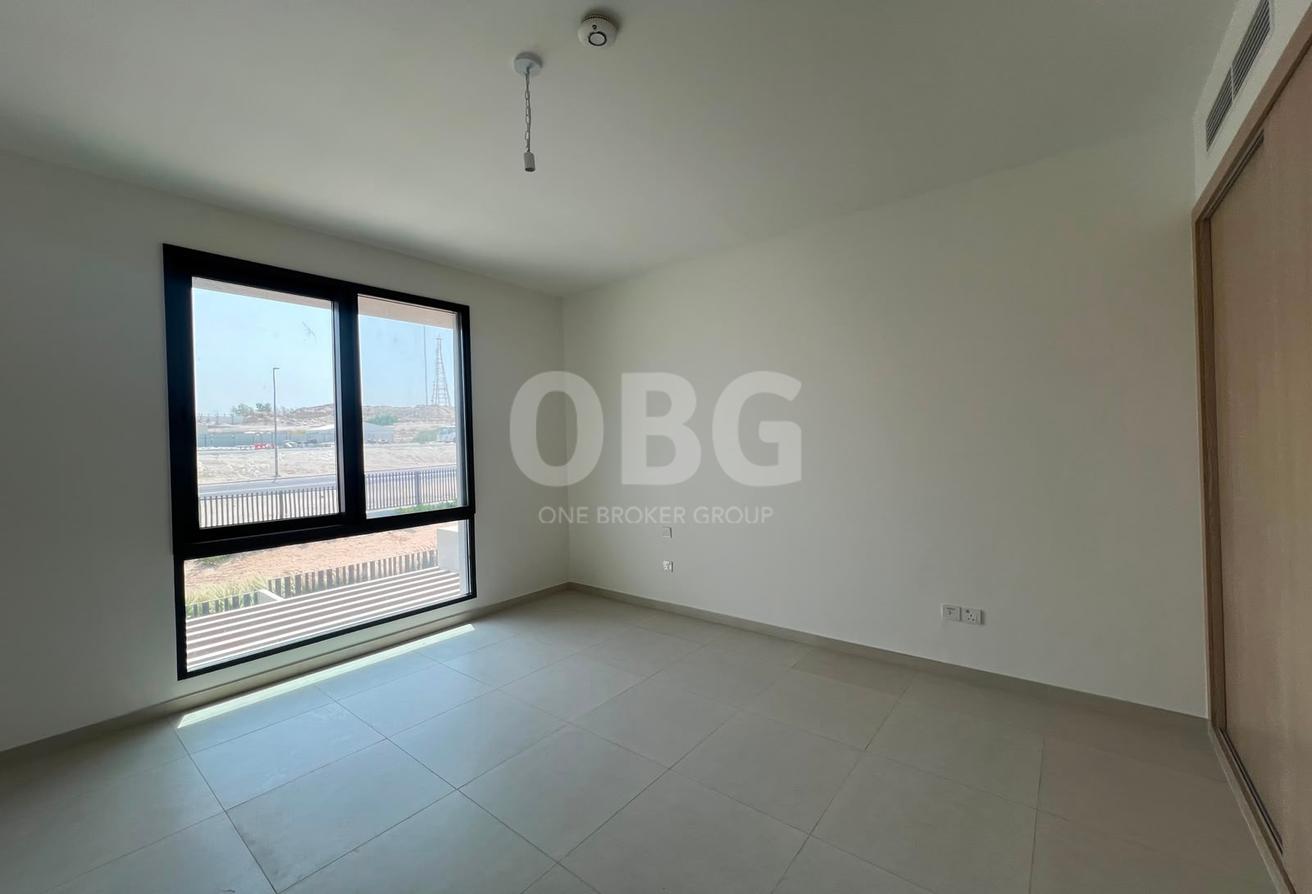 Single Row | Corner Unit | Easy Access To Entrance photo 13