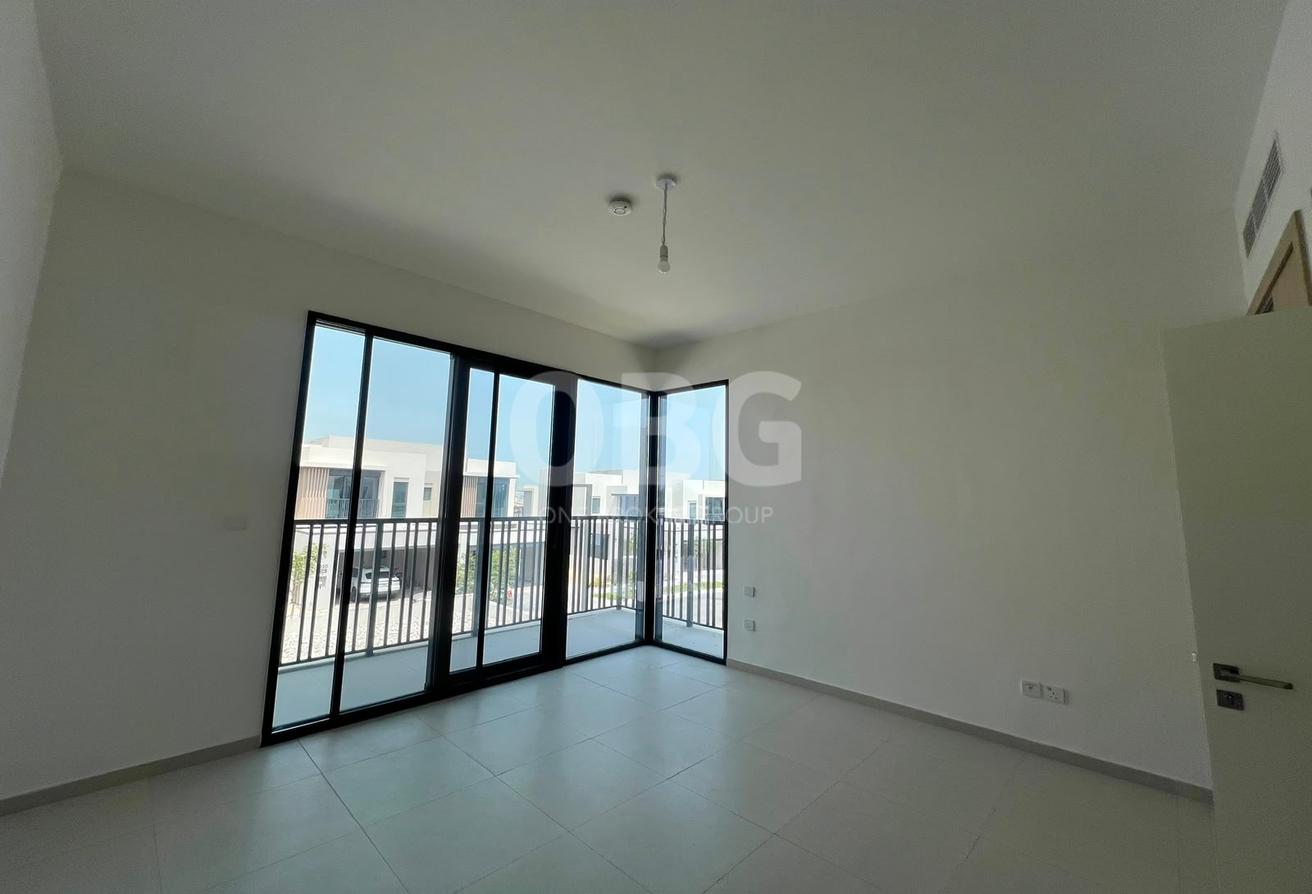 Single Row | Corner Unit | Easy Access To Entrance photo 17