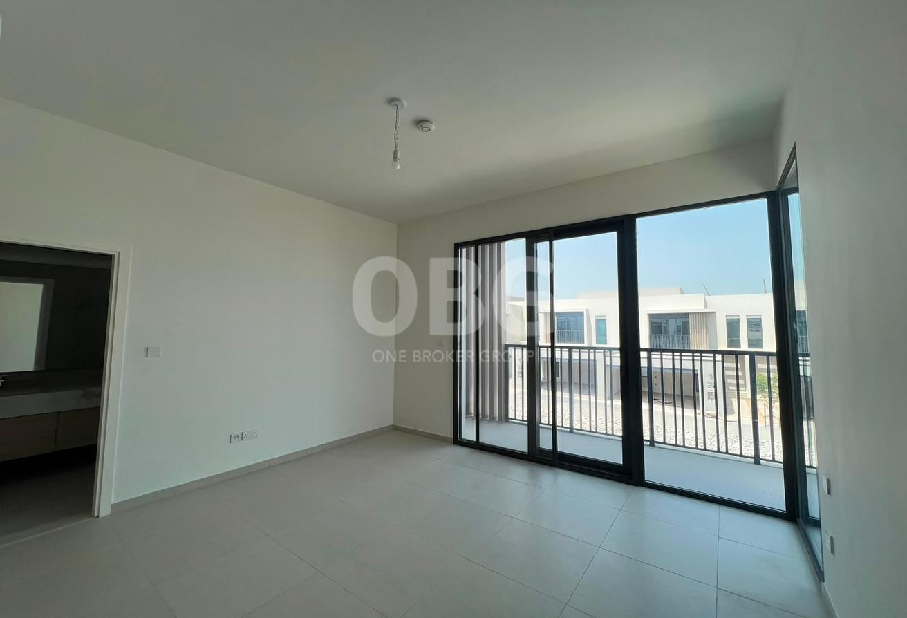 Single Row | Corner Unit | Easy Access To Entrance photo 18
