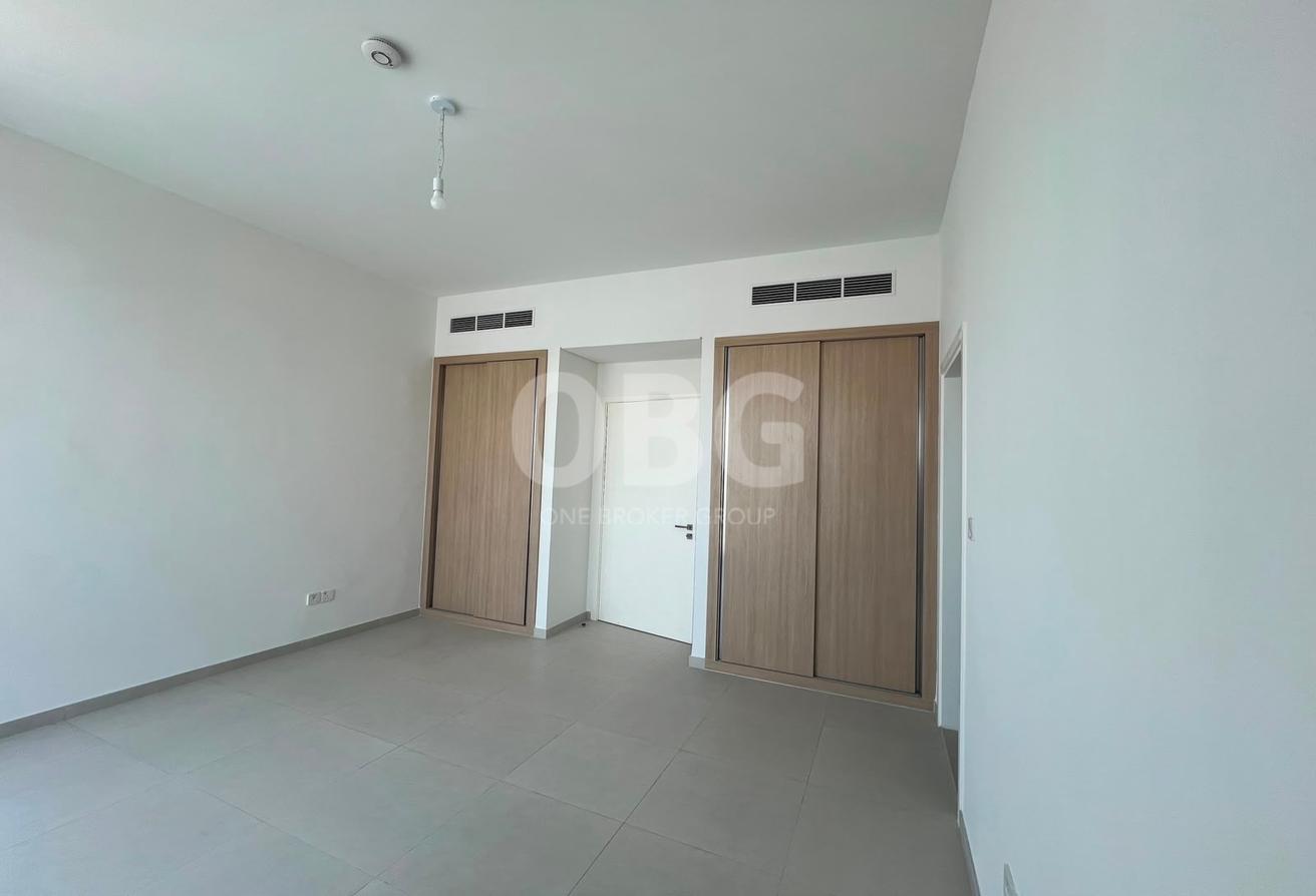 Single Row | Corner Unit | Easy Access To Entrance photo 14