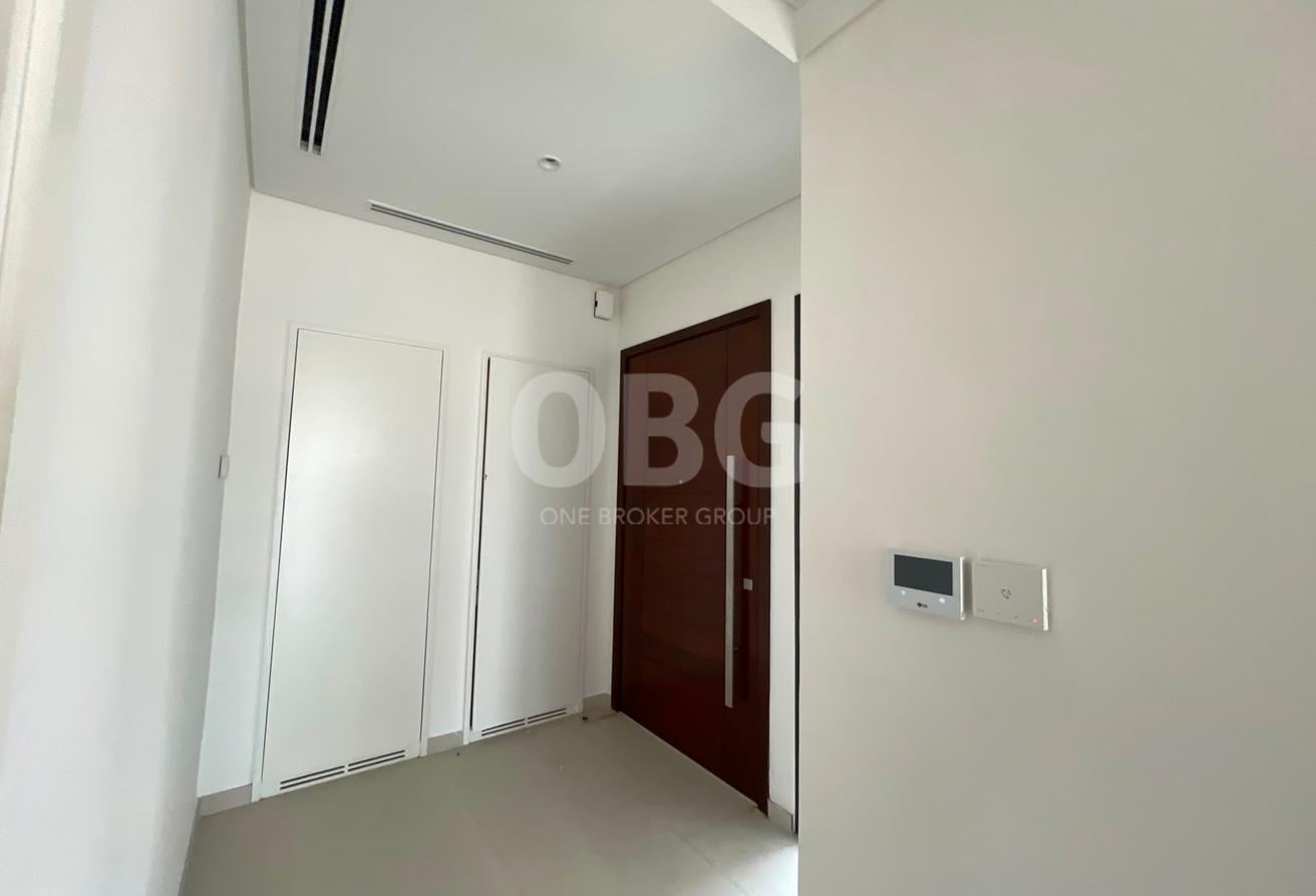 Single Row | Corner Unit | Easy Access To Entrance photo 15