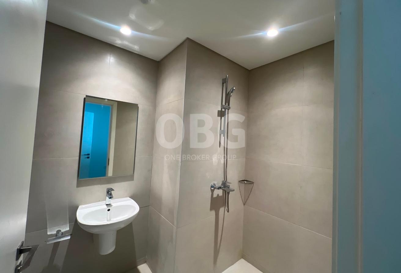 Single Row | Corner Unit | Easy Access To Entrance photo 12