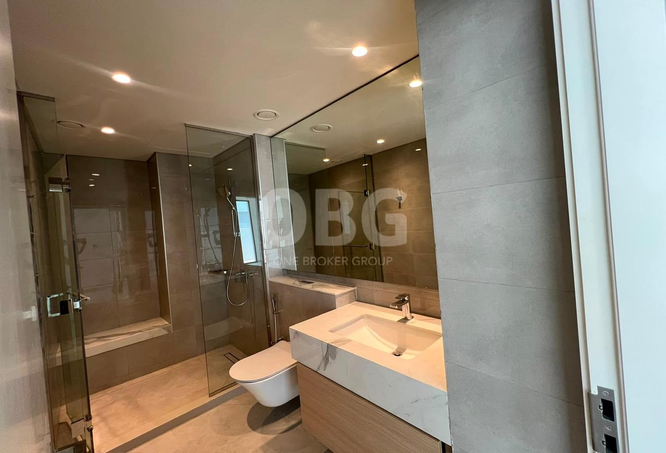 Single Row | Corner Unit | Easy Access To Entrance photo 16