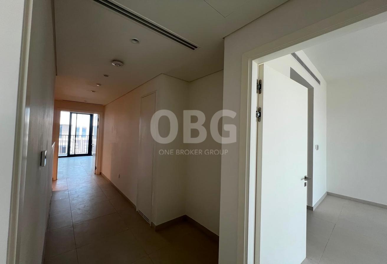 Single Row | Corner Unit | Easy Access To Entrance photo 6