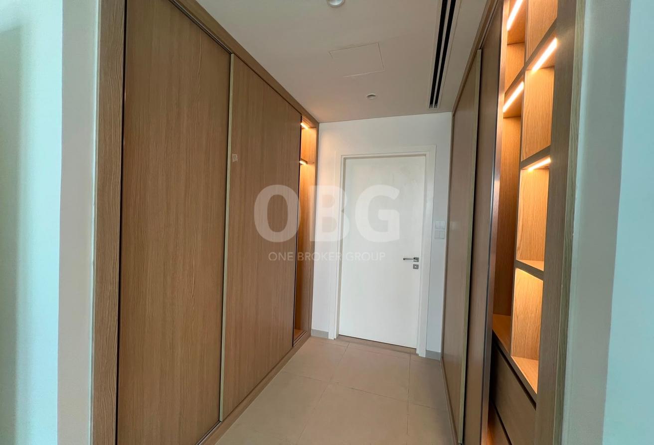 Single Row | Corner Unit | Easy Access To Entrance photo 11