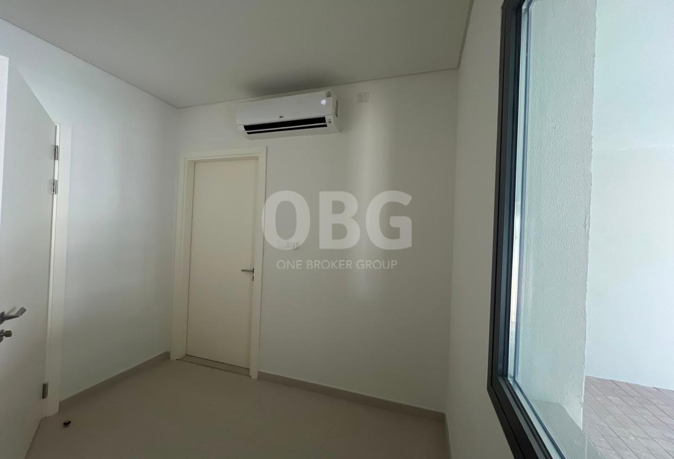 Single Row | Corner Unit | Easy Access To Entrance photo 10