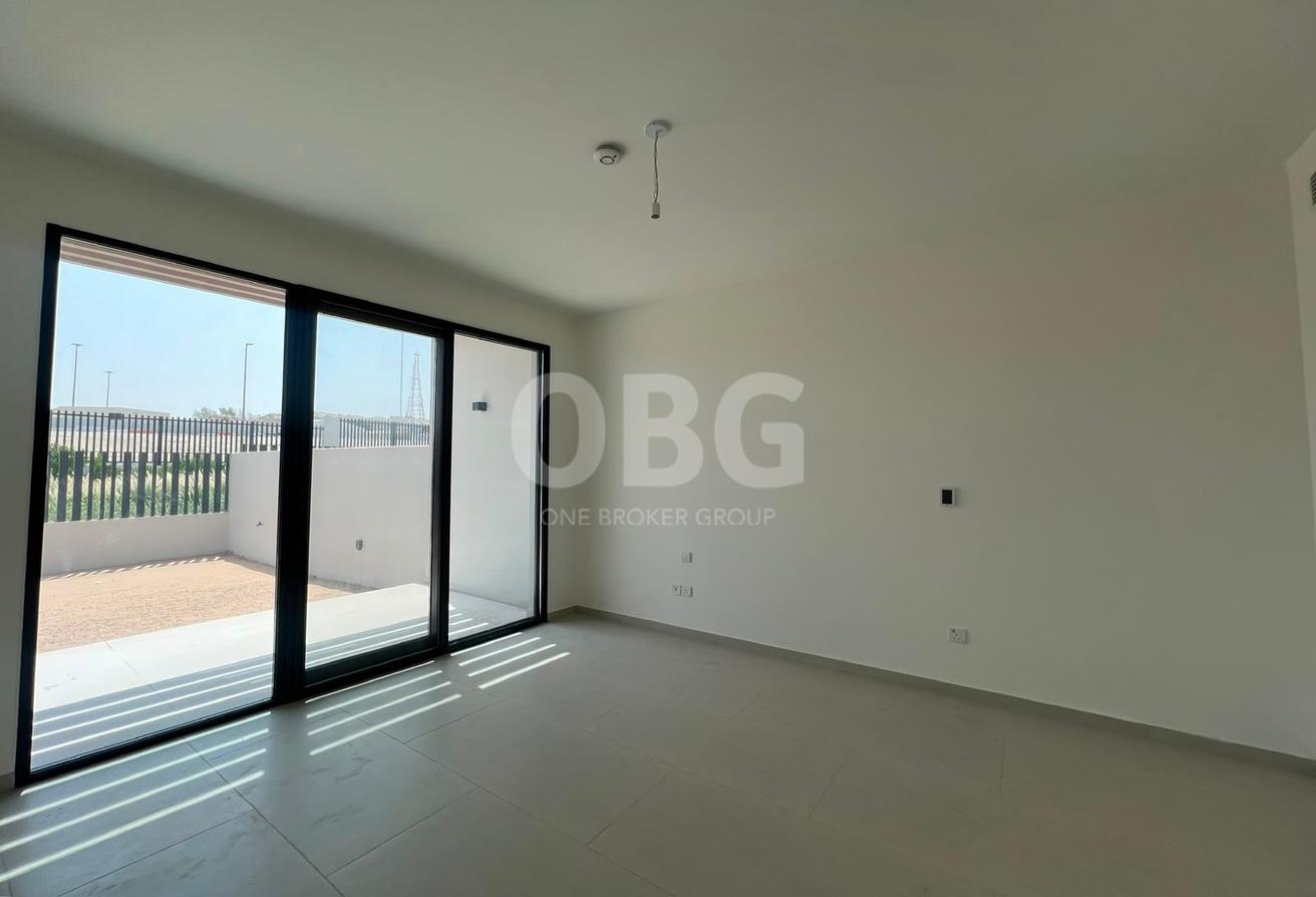 Single Row | Corner Unit | Easy Access To Entrance photo 3