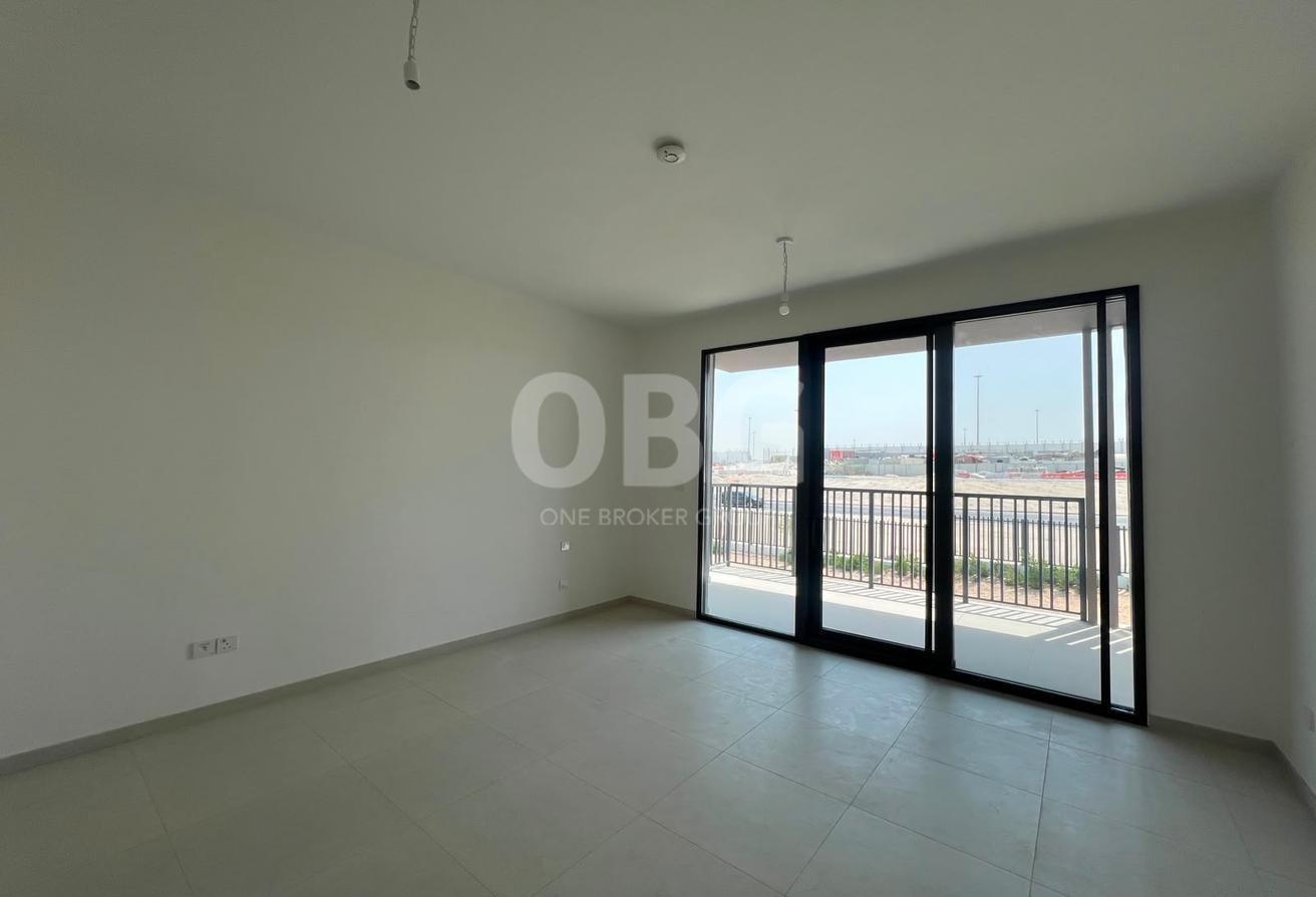 Single Row | Corner Unit | Easy Access To Entrance photo 7