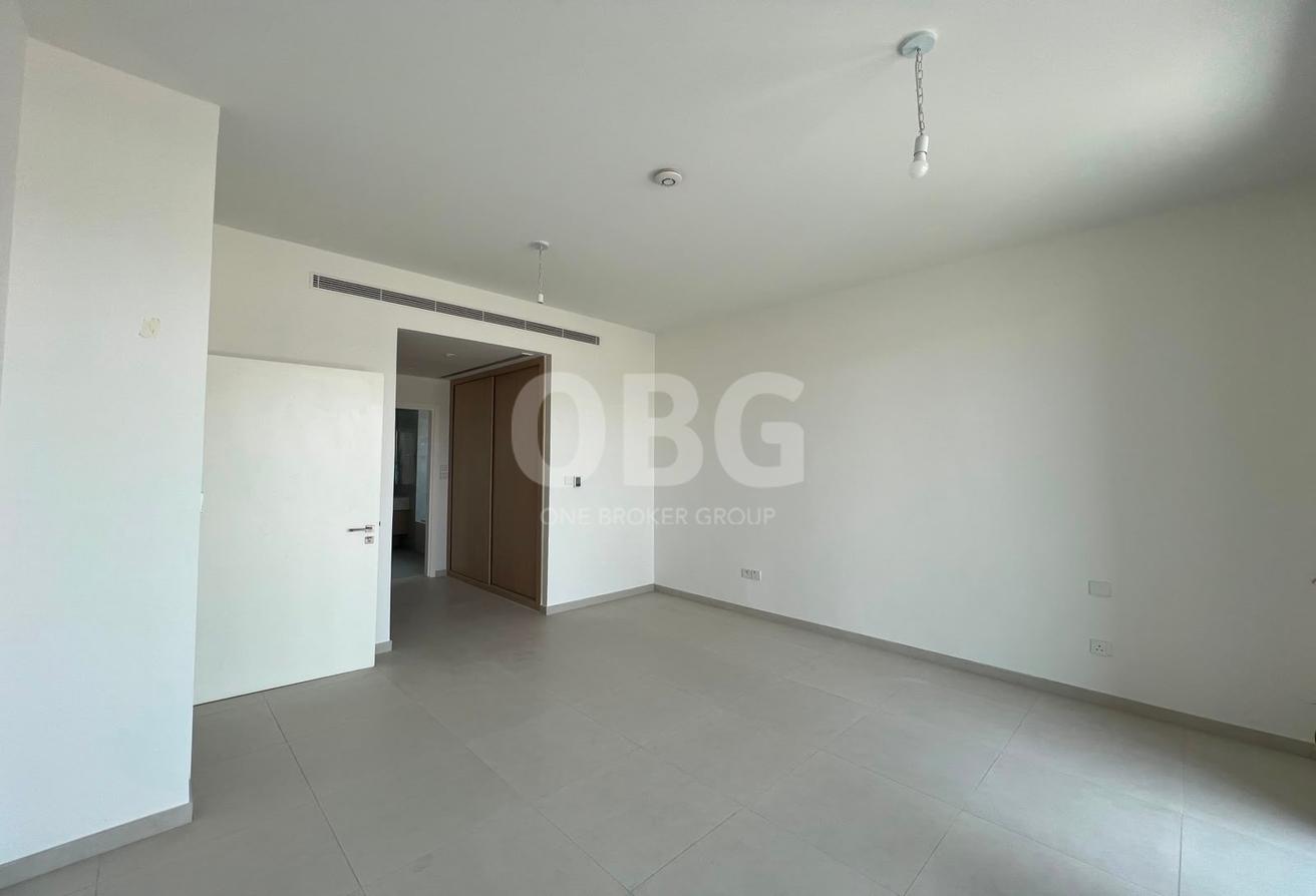 Single Row | Corner Unit | Easy Access To Entrance photo 8