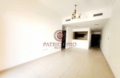 Apartment - 1 Bedroom - 1 Bathroom for rent in Mazaya 12 - Queue Point - Liwan - Dubai