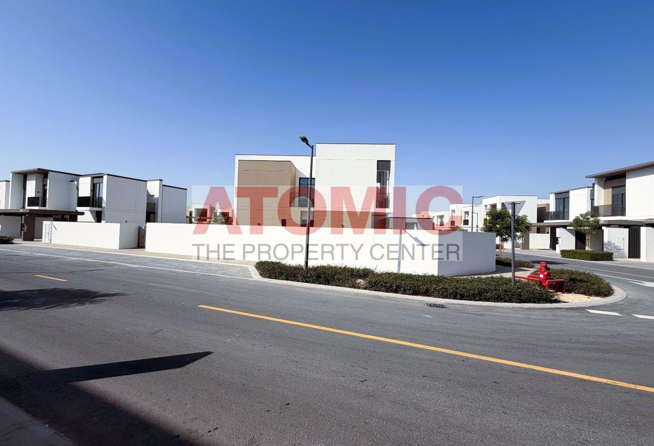 Spacious 4BR Corner Townhouse |Ready move in |Raya photo 2