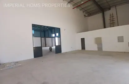 Warehouse - Studio - 2 Bathrooms for rent in Umm Al Thuoob - Umm Al Quwain