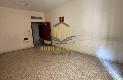 Apartment - 1 Bedroom - 1 Bathroom for rent in Qasimia 10 building - Al Mahatta - Al Qasimia - Sharjah