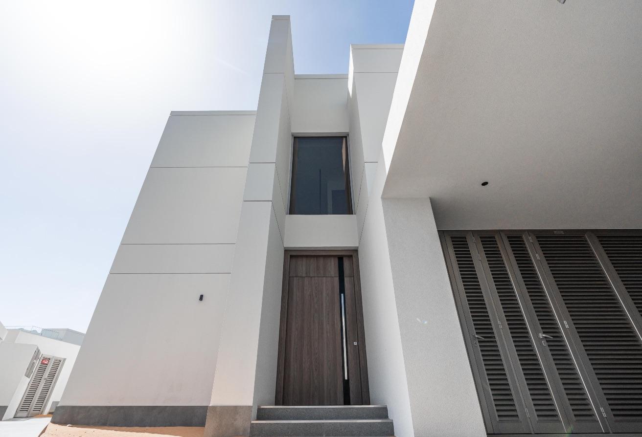 Brand New 5BR Villa | Corner Unit | Prime Location photo 4