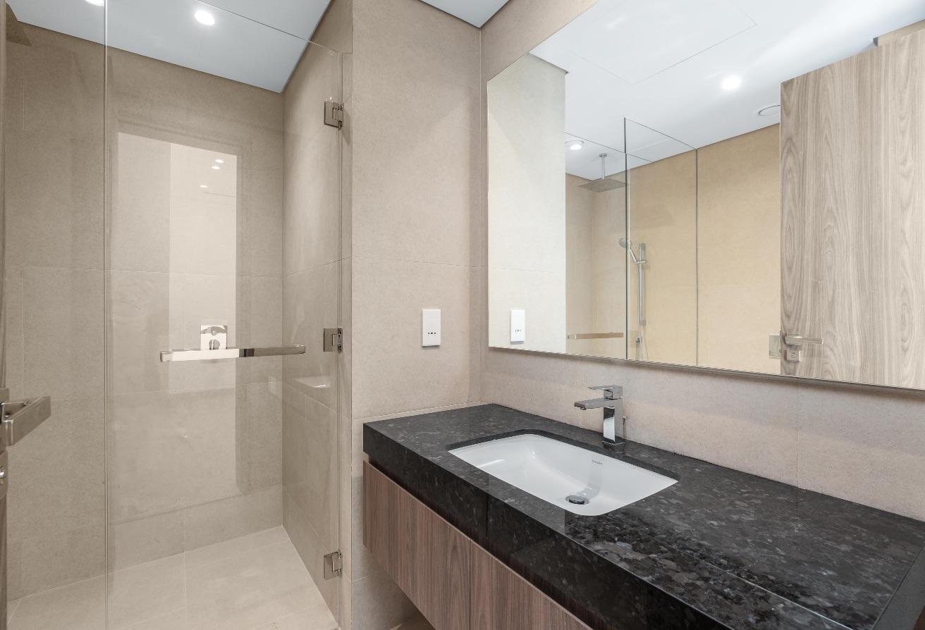 Brand New 5BR Villa | Corner Unit | Prime Location photo 21