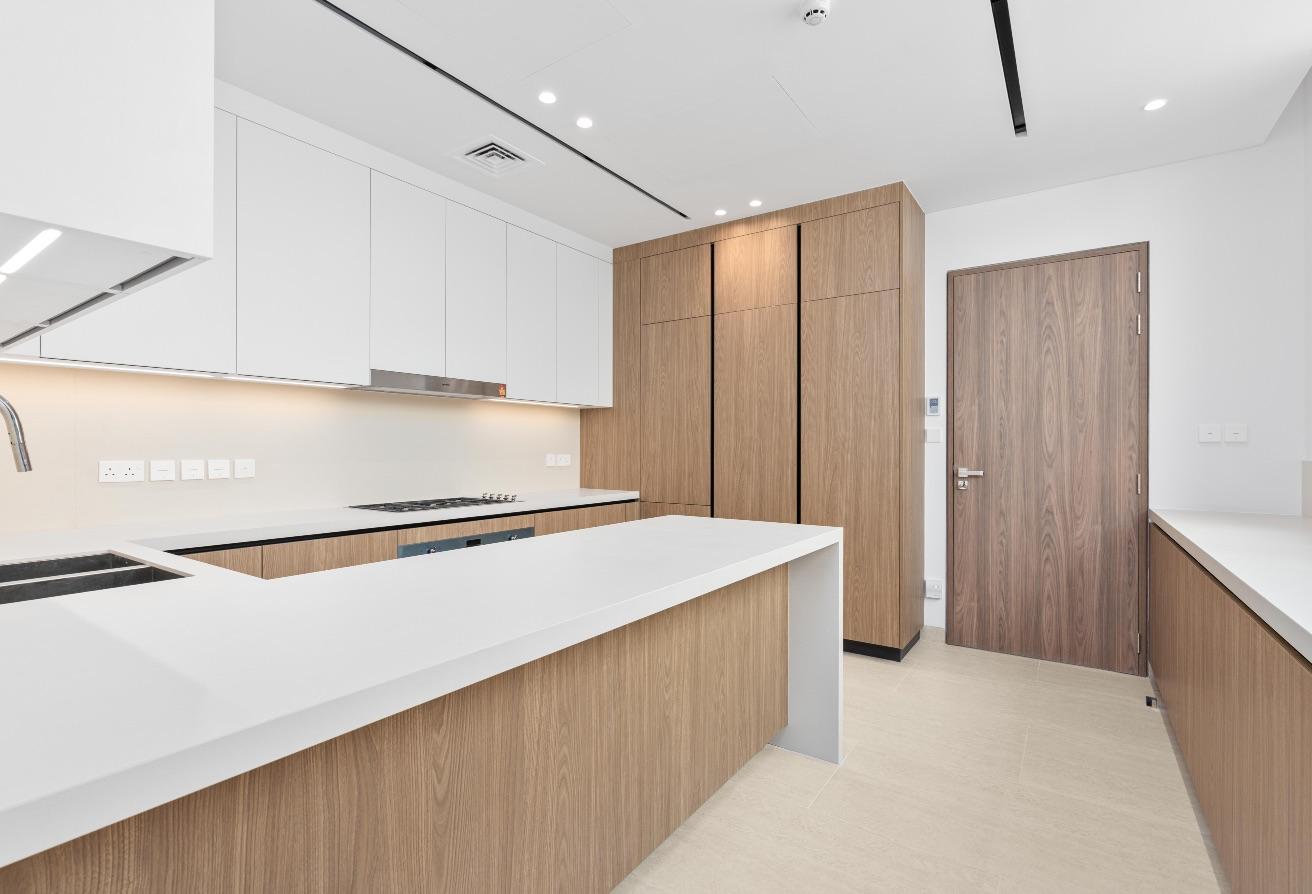 Brand New 5BR Villa | Corner Unit | Prime Location photo 11