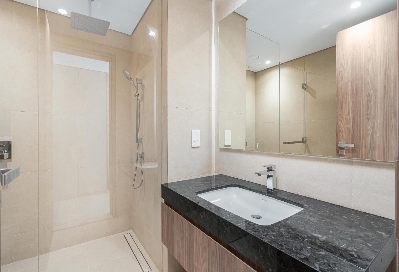 Brand New 5BR Villa | Corner Unit | Prime Location photo 16