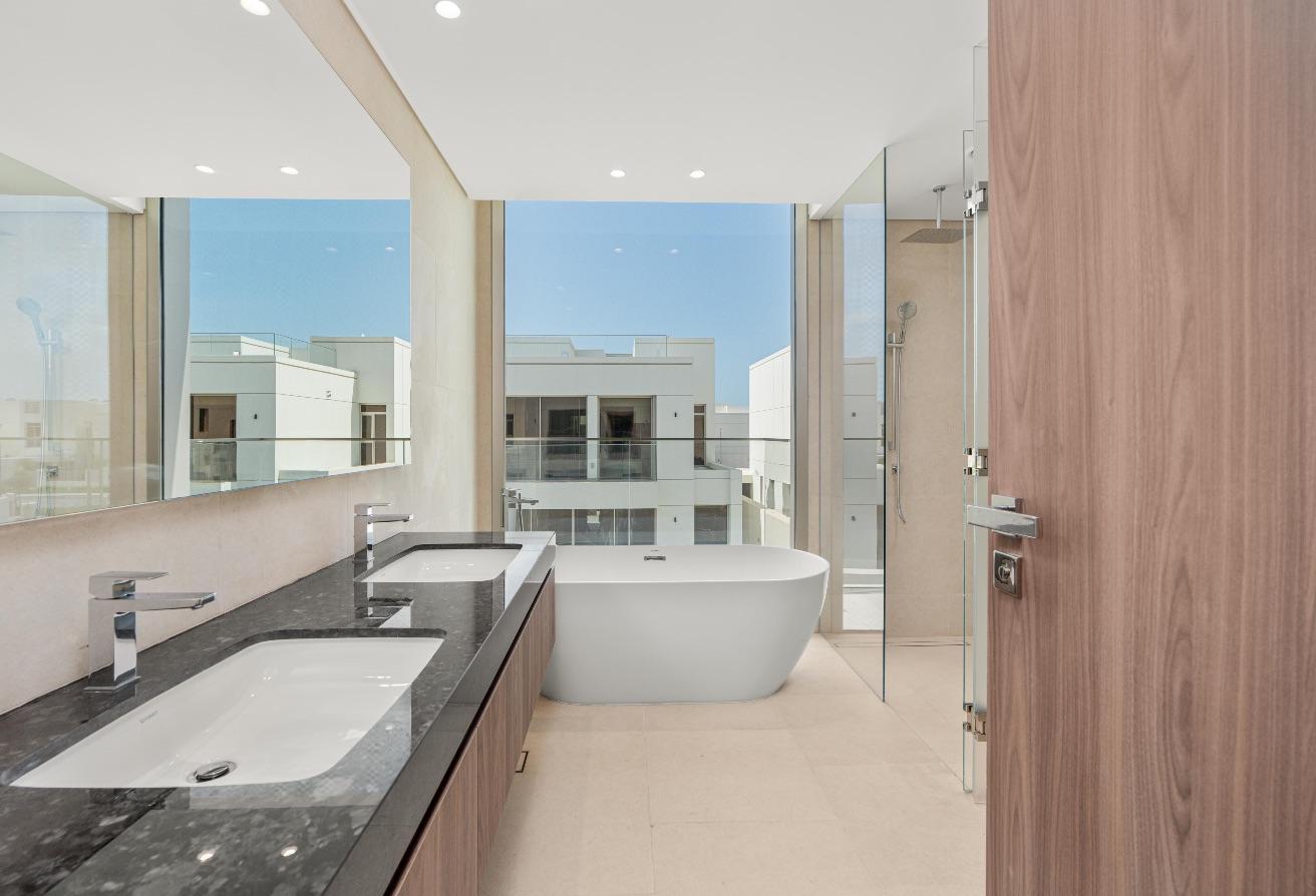 Brand New 5BR Villa | Corner Unit | Prime Location photo 30