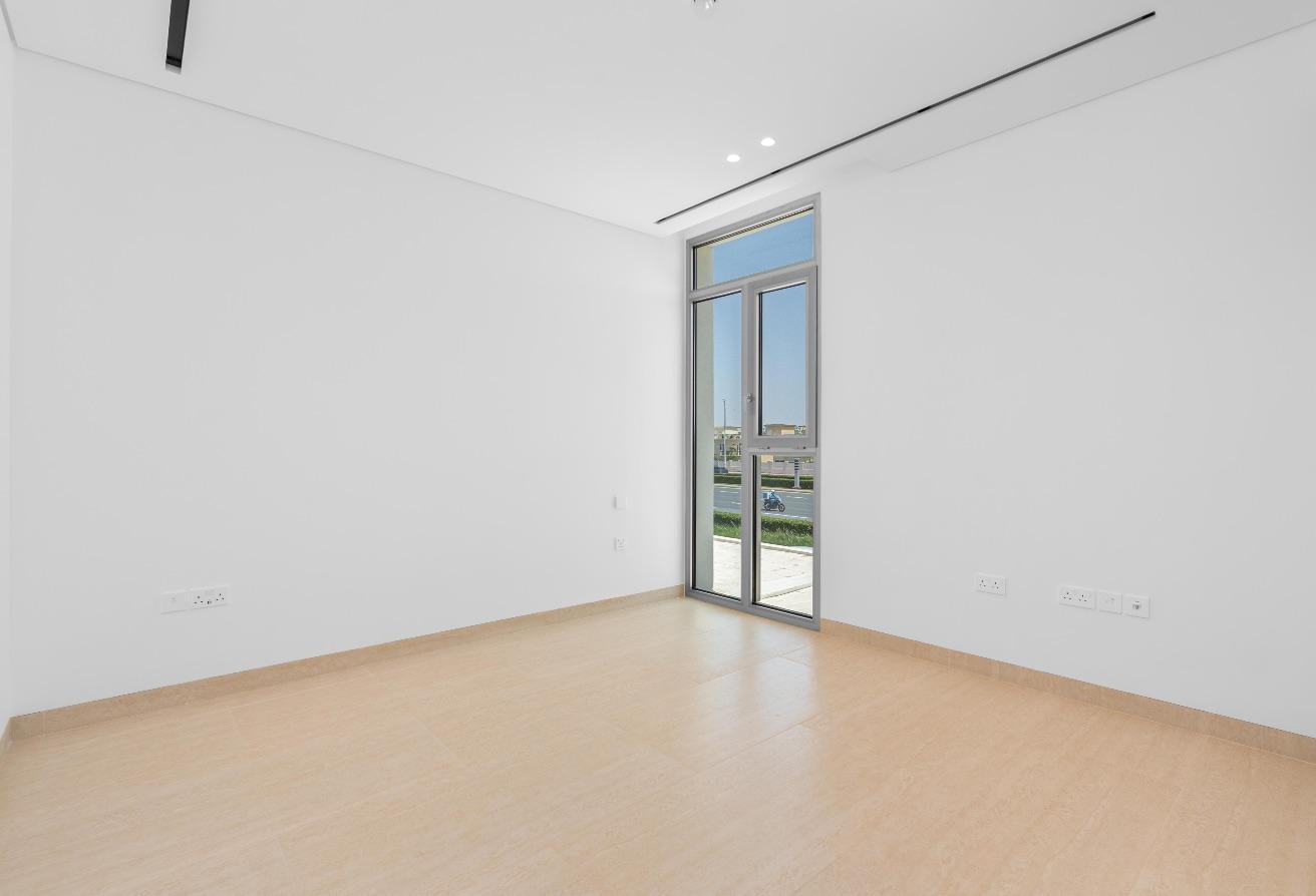 Brand New 5BR Villa | Corner Unit | Prime Location photo 18