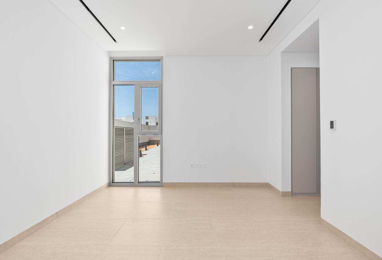 Brand New 5BR Villa | Corner Unit | Prime Location photo 13